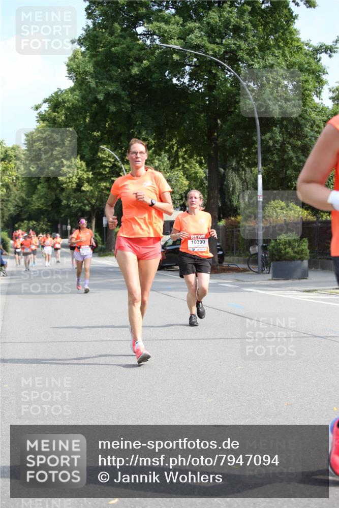 15.06.2025 - REWE Women's Run Jannik Wohlers http://msf.ph/oto/7947094 15.06.2025 09:45:40 Laufen 10390 meine-sportfotos.de
