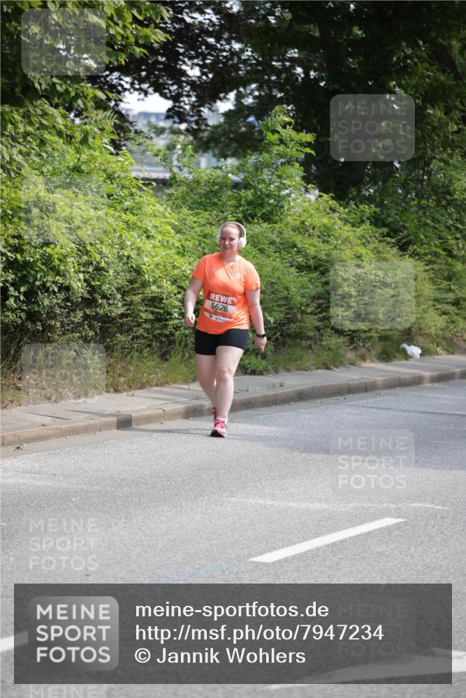 15.06.2025 - REWE Women's Run Jannik Wohlers http://msf.ph/oto/7947234 15.06.2025 10:22:19 Laufen 5626 meine-sportfotos.de
