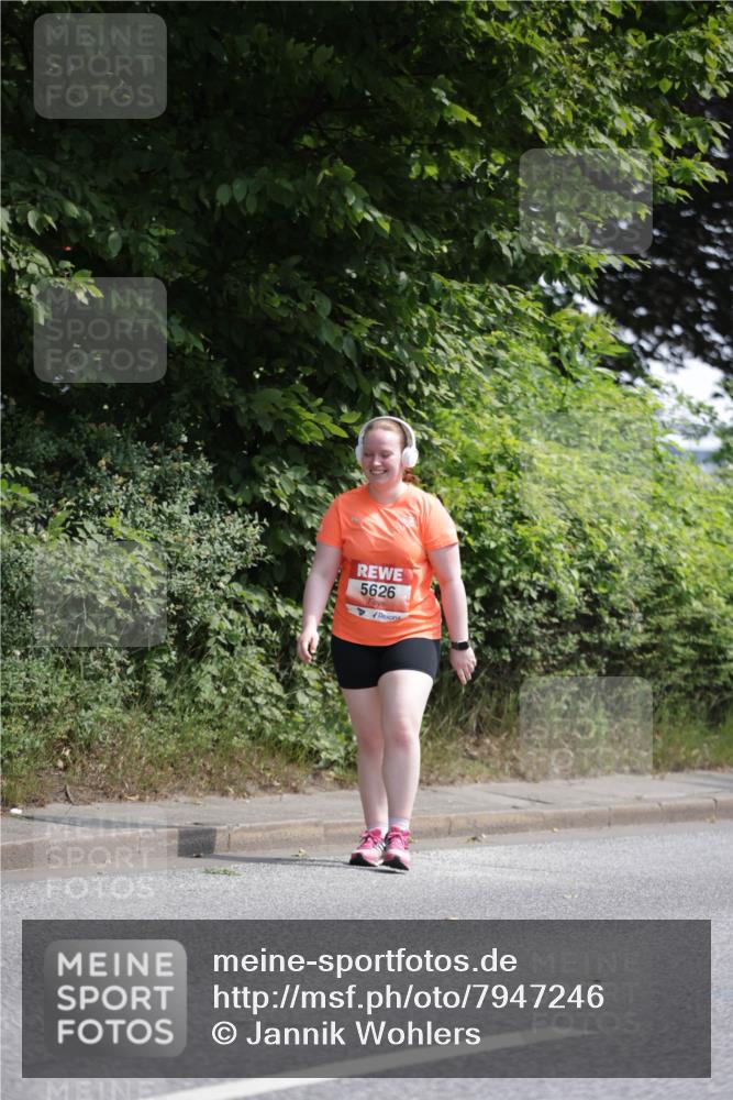 15.06.2025 - REWE Women's Run Jannik Wohlers http://msf.ph/oto/7947246 15.06.2025 10:22:22 Laufen 5626 meine-sportfotos.de