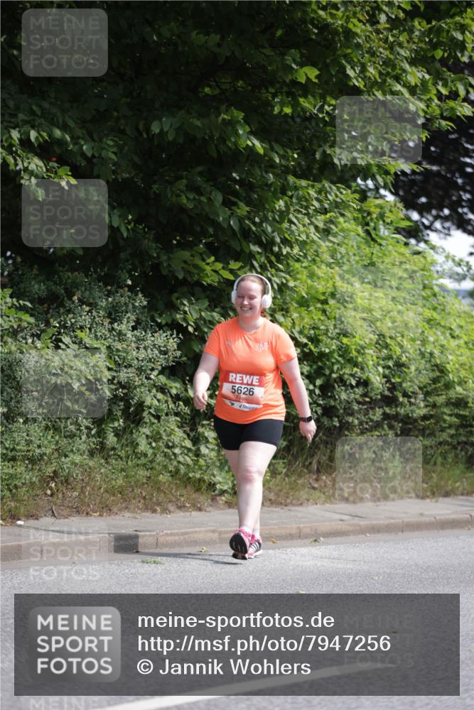 15.06.2025 - REWE Women's Run Jannik Wohlers http://msf.ph/oto/7947256 15.06.2025 10:22:22 Laufen 5626 meine-sportfotos.de