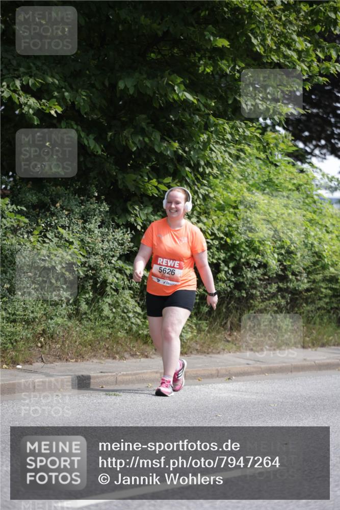 15.06.2025 - REWE Women's Run Jannik Wohlers http://msf.ph/oto/7947264 15.06.2025 10:22:22 Laufen 5626 meine-sportfotos.de