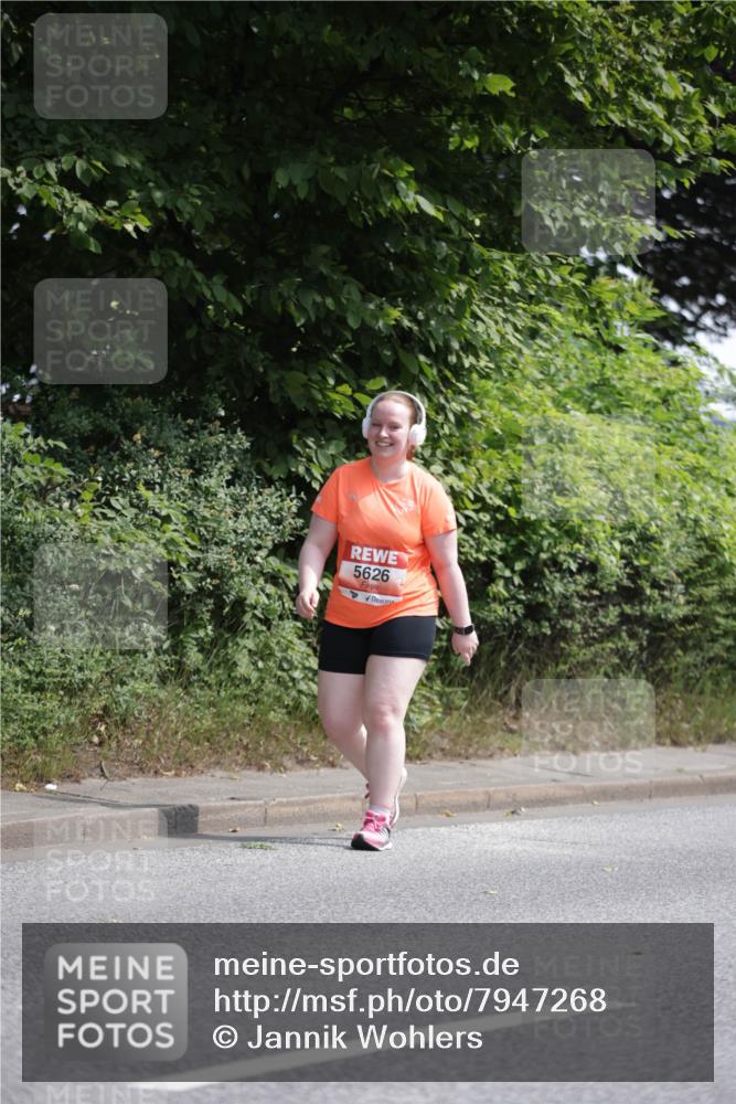 15.06.2025 - REWE Women's Run Jannik Wohlers http://msf.ph/oto/7947268 15.06.2025 10:22:22 Laufen 5626 meine-sportfotos.de
