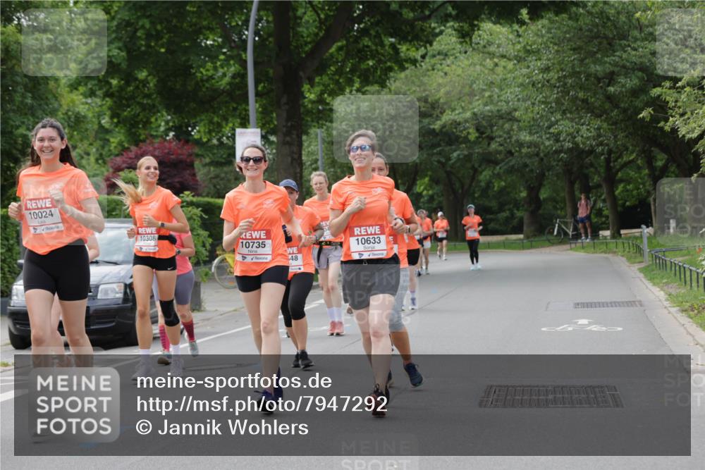 15.06.2025 - REWE Women's Run Jannik Wohlers http://msf.ph/oto/7947292 15.06.2025 08:30:26 Laufen 10024, 10308, 10735, 48, 10633 meine-sportfotos.de