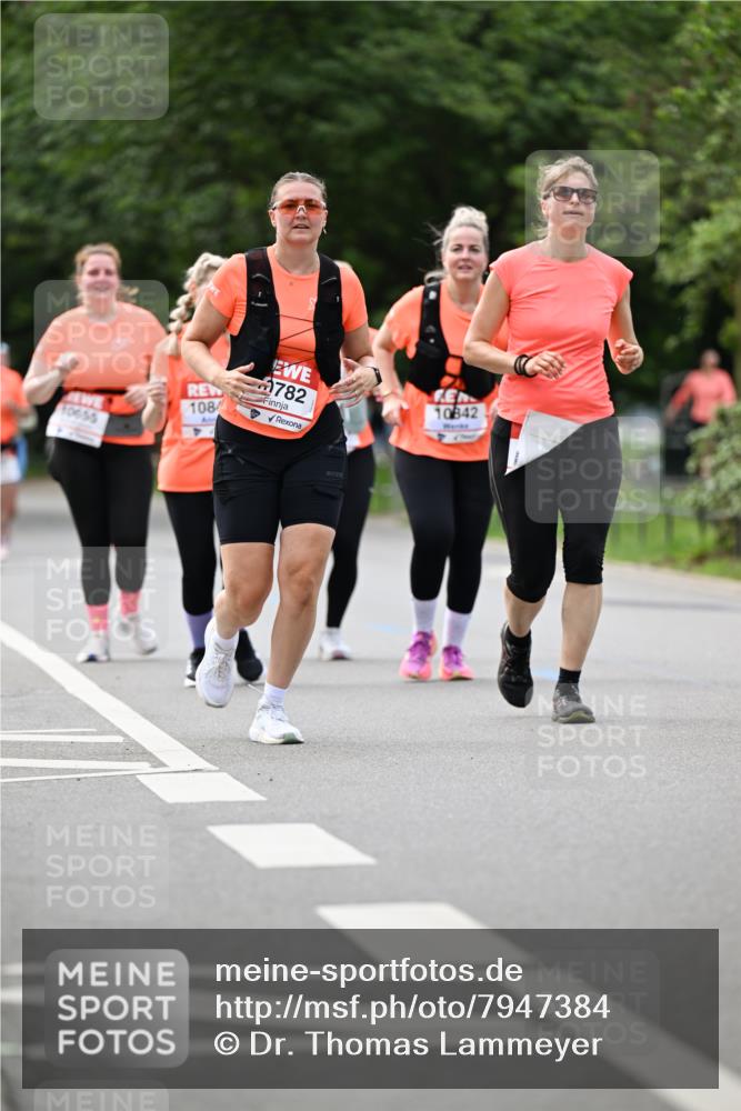 15.06.2025 - REWE Women's Run Dr. Thomas Lammeyer http://msf.ph/oto/7947384 15.06.2025 09:24:05 Laufen 782, 108, 10655, 10842 meine-sportfotos.de