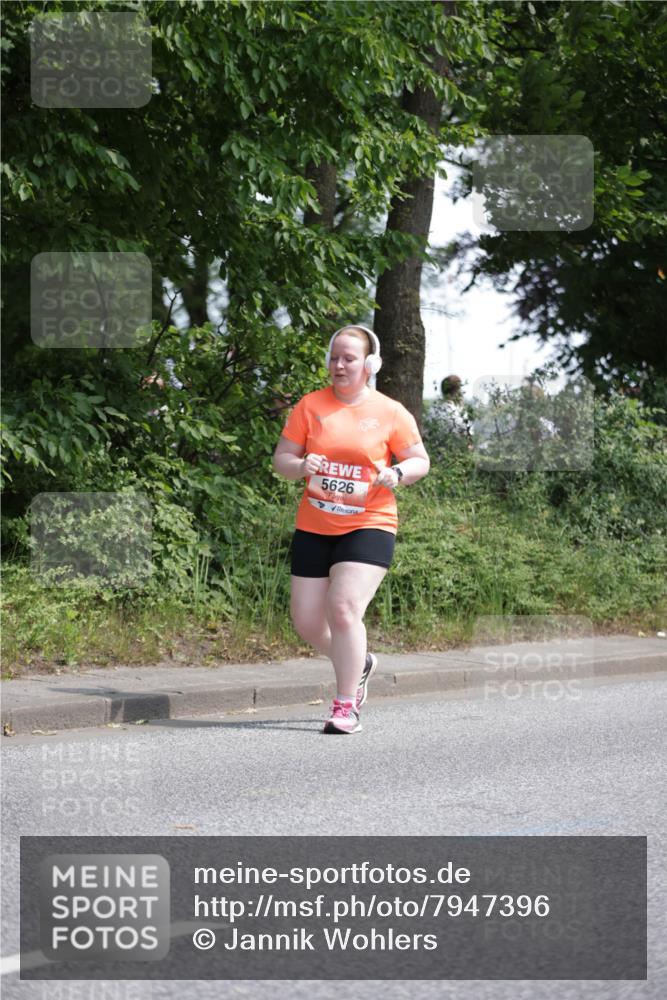 15.06.2025 - REWE Women's Run Jannik Wohlers http://msf.ph/oto/7947396 15.06.2025 10:22:26 Laufen 5626 meine-sportfotos.de