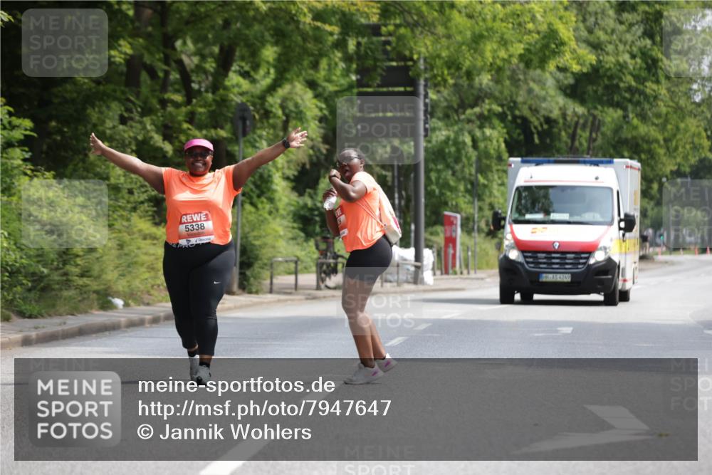 15.06.2025 - REWE Women's Run Jannik Wohlers http://msf.ph/oto/7947647 15.06.2025 10:23:47 Laufen 5338, 4249 meine-sportfotos.de