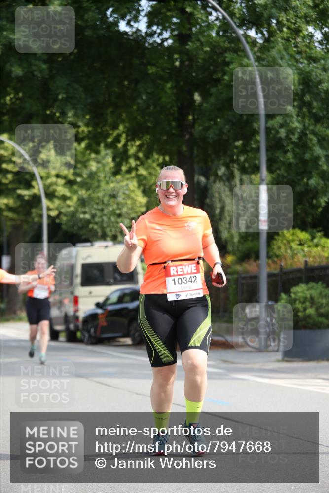 15.06.2025 - REWE Women's Run Jannik Wohlers http://msf.ph/oto/7947668 15.06.2025 09:46:03 Laufen 10342 meine-sportfotos.de