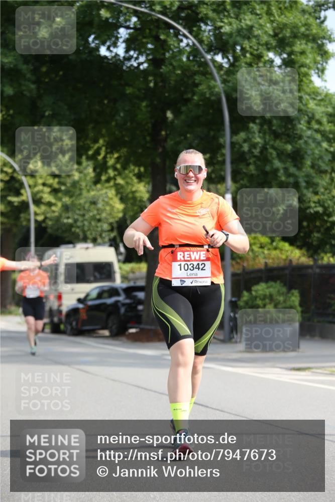 15.06.2025 - REWE Women's Run Jannik Wohlers http://msf.ph/oto/7947673 15.06.2025 09:46:03 Laufen 10342 meine-sportfotos.de
