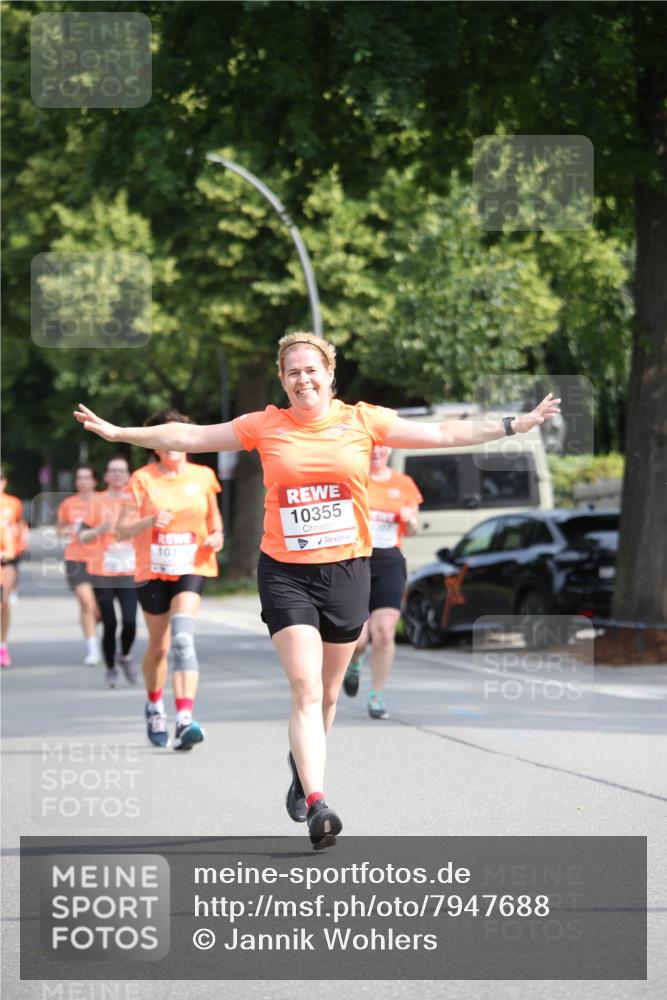 15.06.2025 - REWE Women's Run Jannik Wohlers http://msf.ph/oto/7947688 15.06.2025 09:46:04 Laufen 103, 10355 meine-sportfotos.de