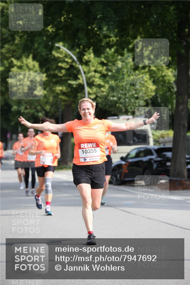 15.06.2025 - REWE Women's Run Jannik Wohlers http://msf.ph/oto/7947692 15.06.2025 09:46:04 Laufen 10355 meine-sportfotos.de