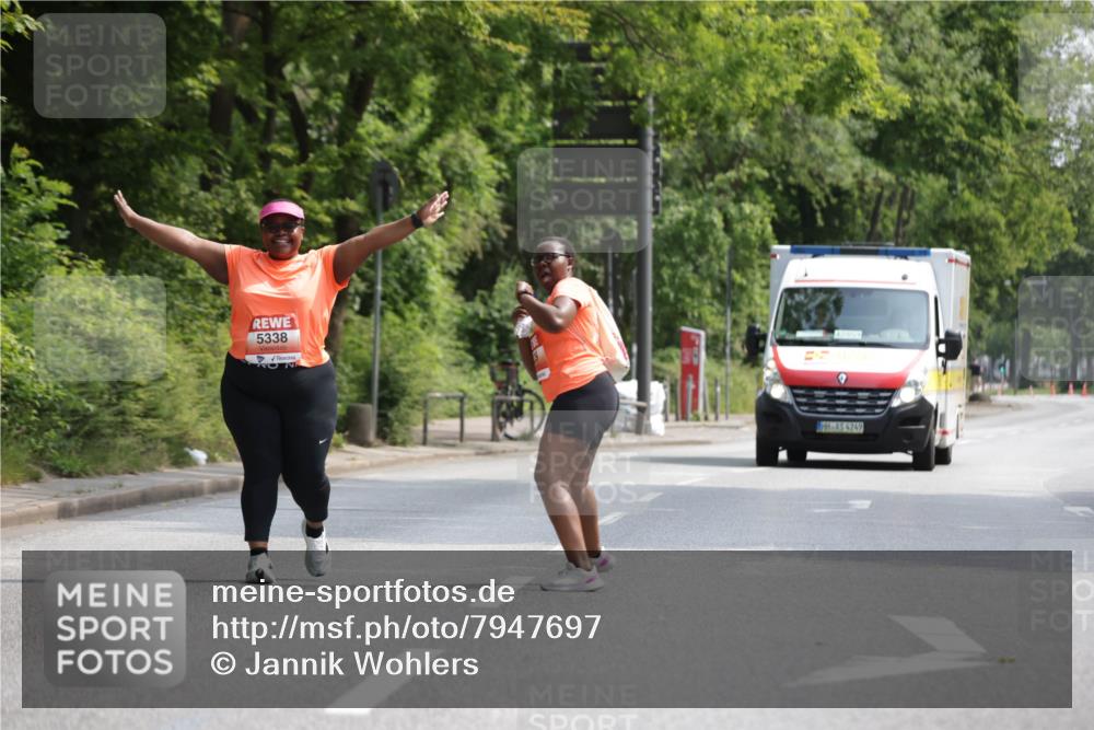 15.06.2025 - REWE Women's Run Jannik Wohlers http://msf.ph/oto/7947697 15.06.2025 10:23:47 Laufen 5338, 4249 meine-sportfotos.de