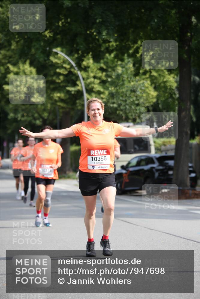 15.06.2025 - REWE Women's Run Jannik Wohlers http://msf.ph/oto/7947698 15.06.2025 09:46:04 Laufen 10315, 10355 meine-sportfotos.de