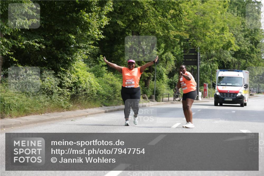 15.06.2025 - REWE Women's Run Jannik Wohlers http://msf.ph/oto/7947754 15.06.2025 10:23:48 Laufen 5338, 6409, 4249 meine-sportfotos.de