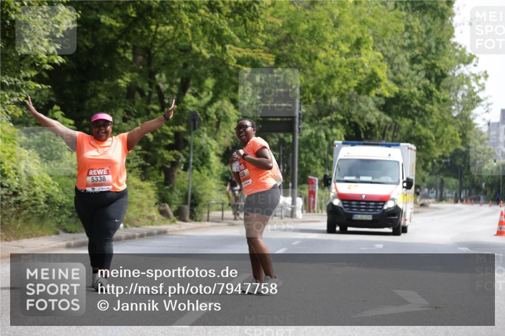 15.06.2025 - REWE Women's Run Jannik Wohlers http://msf.ph/oto/7947758 15.06.2025 10:23:50 Laufen 5338, 409 meine-sportfotos.de
