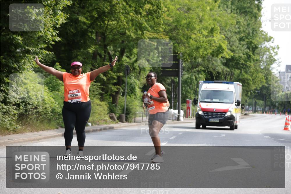 15.06.2025 - REWE Women's Run Jannik Wohlers http://msf.ph/oto/7947785 15.06.2025 10:23:50 Laufen 5338, 409, 4249 meine-sportfotos.de