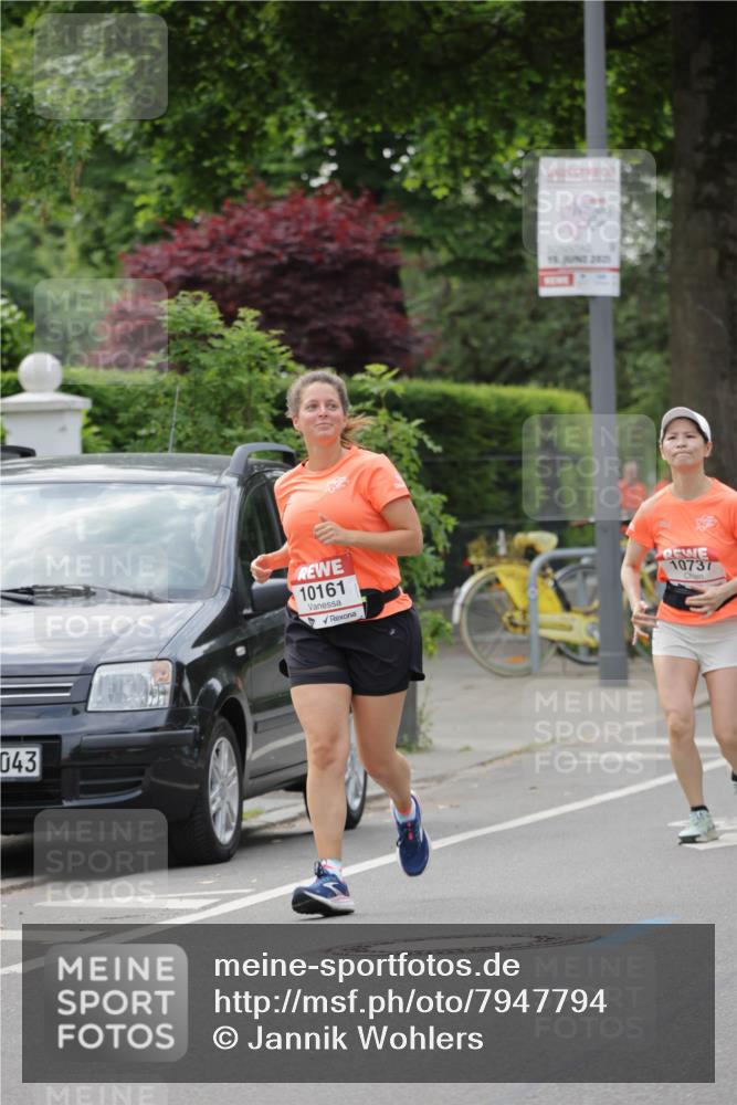 15.06.2025 - REWE Women's Run Jannik Wohlers http://msf.ph/oto/7947794 15.06.2025 08:30:36 Laufen 043, 15, 2825, 10161, 10737 meine-sportfotos.de