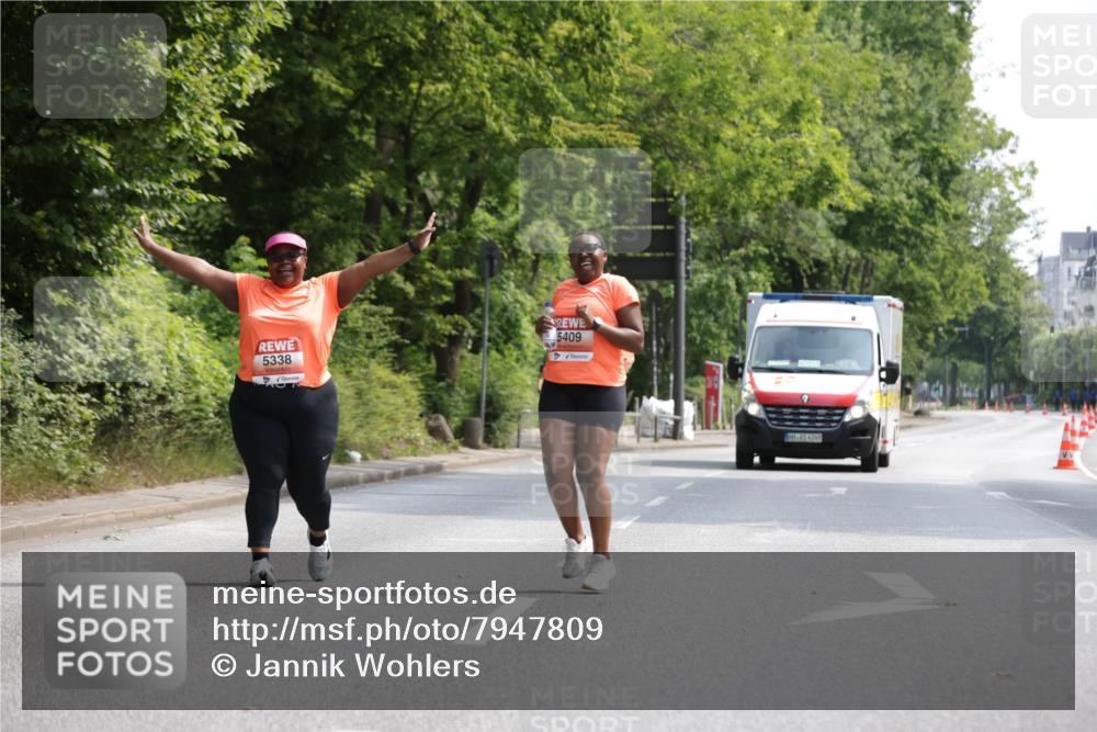 15.06.2025 - REWE Women's Run Jannik Wohlers http://msf.ph/oto/7947809 15.06.2025 10:23:50 Laufen 5338, 5409, 4249 meine-sportfotos.de
