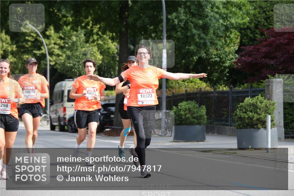 15.06.2025 - REWE Women's Run Jannik Wohlers http://msf.ph/oto/7947817 15.06.2025 09:46:11 Laufen 10072, 075, 298, 10323 meine-sportfotos.de