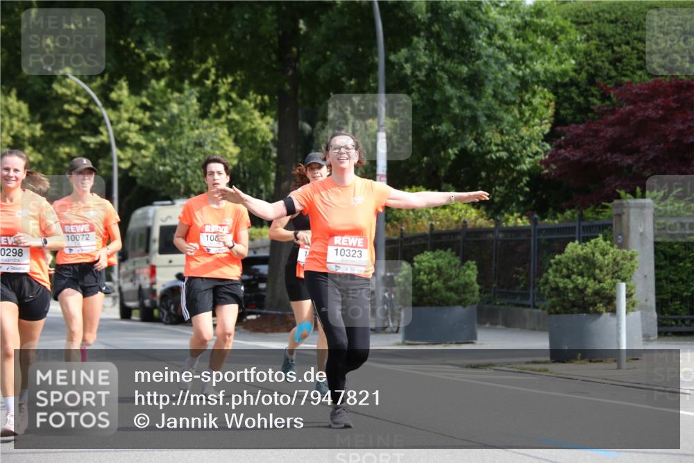 15.06.2025 - REWE Women's Run Jannik Wohlers http://msf.ph/oto/7947821 15.06.2025 09:46:11 Laufen 0298, 10072, 10, 10323 meine-sportfotos.de
