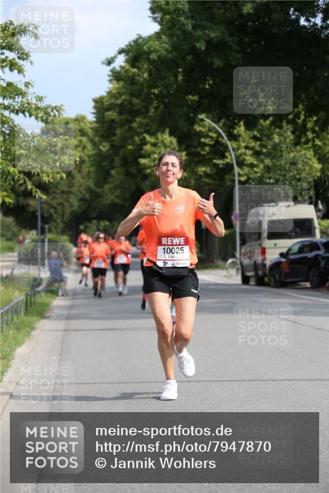 15.06.2025 - REWE Women's Run Jannik Wohlers http://msf.ph/oto/7947870 15.06.2025 09:46:15 Laufen 10025 meine-sportfotos.de