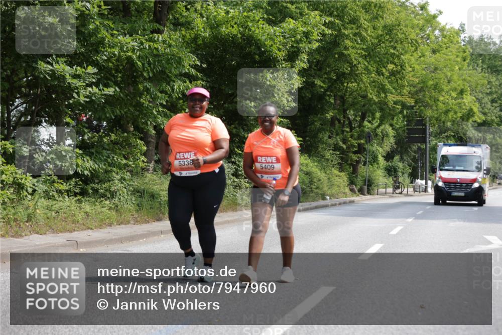 15.06.2025 - REWE Women's Run Jannik Wohlers http://msf.ph/oto/7947960 15.06.2025 10:23:55 Laufen 5338, 5409 meine-sportfotos.de