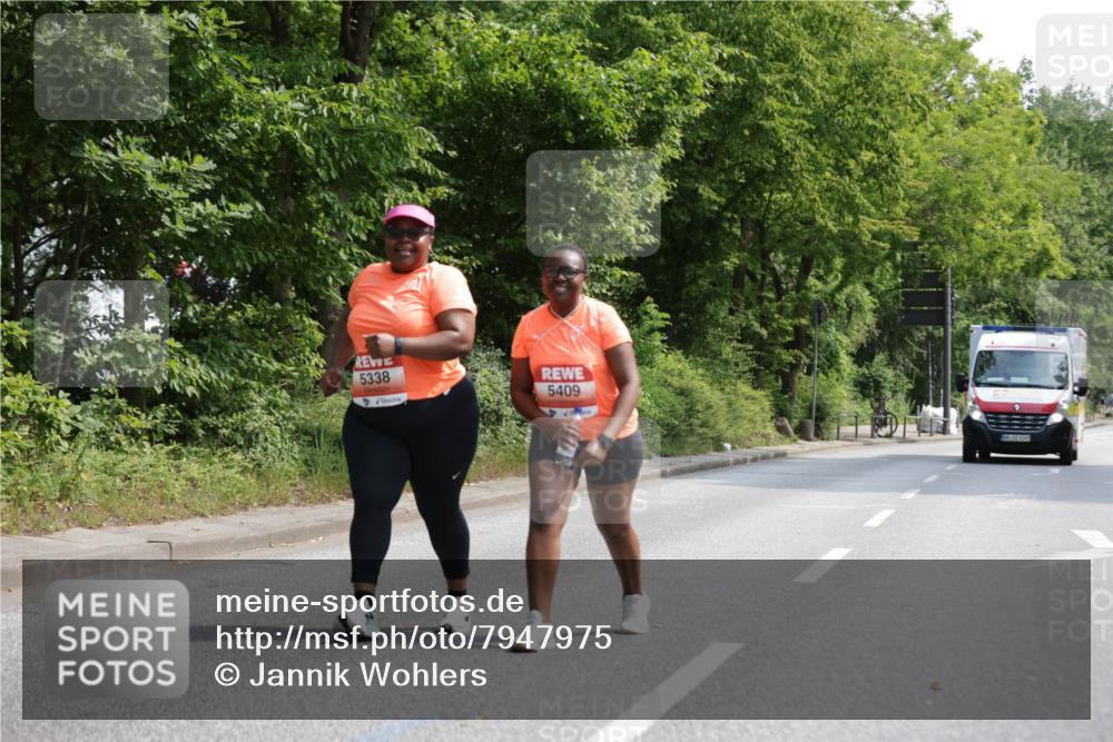 15.06.2025 - REWE Women's Run Jannik Wohlers http://msf.ph/oto/7947975 15.06.2025 10:23:55 Laufen 5338, 5409 meine-sportfotos.de