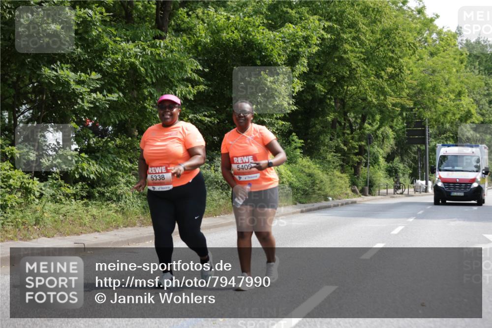 15.06.2025 - REWE Women's Run Jannik Wohlers http://msf.ph/oto/7947990 15.06.2025 10:23:55 Laufen 5338, 5409 meine-sportfotos.de