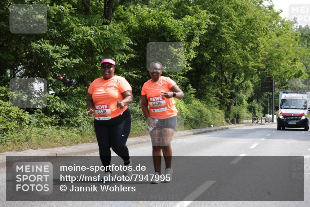 15.06.2025 - REWE Women's Run Jannik Wohlers http://msf.ph/oto/7947995 15.06.2025 10:23:55 Laufen 5338, 5409 meine-sportfotos.de