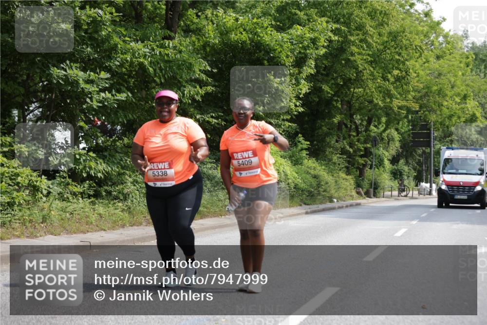 15.06.2025 - REWE Women's Run Jannik Wohlers http://msf.ph/oto/7947999 15.06.2025 10:23:55 Laufen 5338, 5409 meine-sportfotos.de