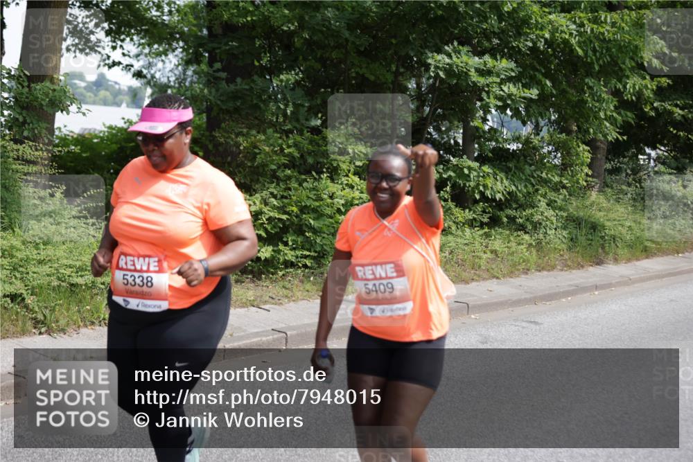 15.06.2025 - REWE Women's Run Jannik Wohlers http://msf.ph/oto/7948015 15.06.2025 10:23:57 Laufen 5338, 5409 meine-sportfotos.de