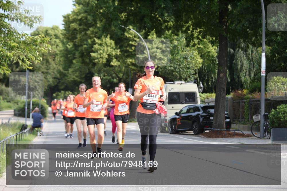 15.06.2025 - REWE Women's Run Jannik Wohlers http://msf.ph/oto/7948169 15.06.2025 09:46:33 Laufen 10698, 10448, 10425, 10476 meine-sportfotos.de