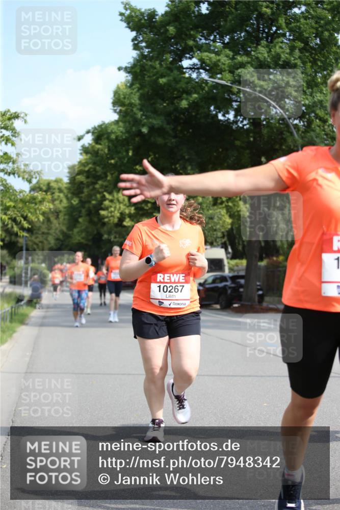 15.06.2025 - REWE Women's Run Jannik Wohlers http://msf.ph/oto/7948342 15.06.2025 09:46:44 Laufen 10267, 1 meine-sportfotos.de