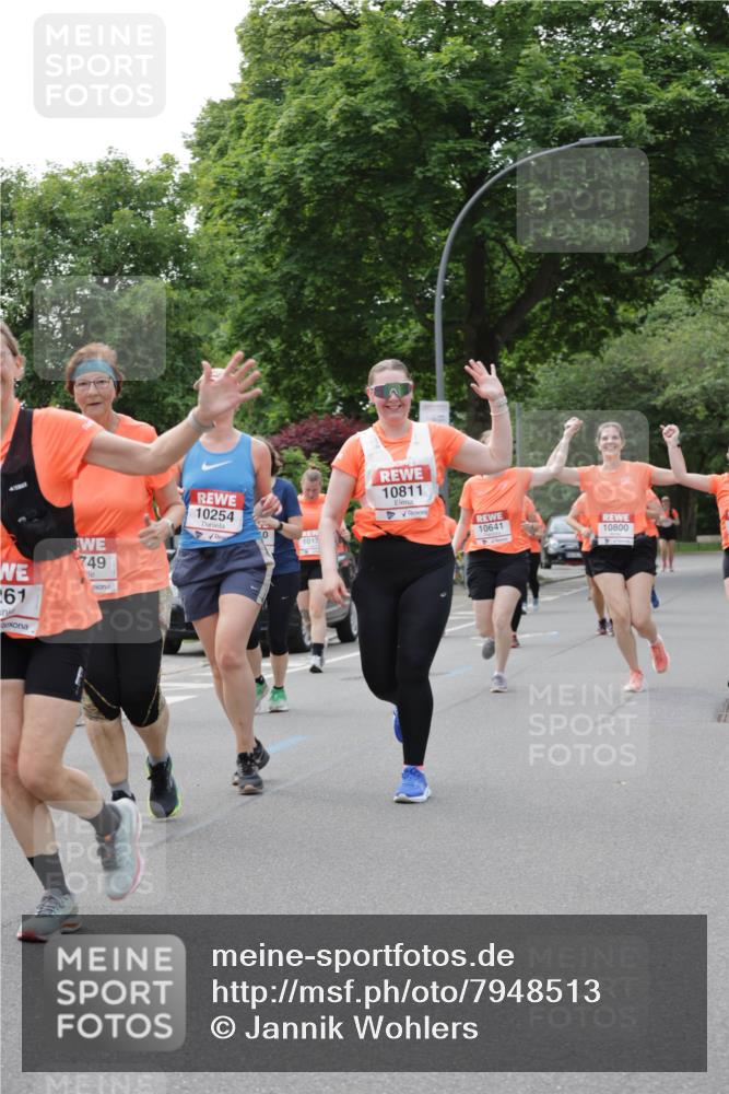 15.06.2025 - REWE Women's Run Jannik Wohlers http://msf.ph/oto/7948513 15.06.2025 08:31:07 Laufen 261, 49, 10254, 0, 1017, 10811, 10641, 10800 meine-sportfotos.de