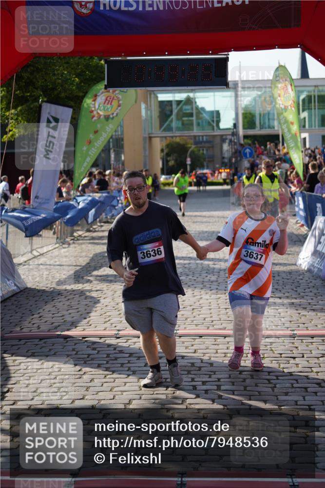 13.06.2025 - Holstenköstenlauf Felixshl http://msf.ph/oto/7948536 13.06.2025 18:19:26 Laufen 3636, 3637 meine-sportfotos.de
