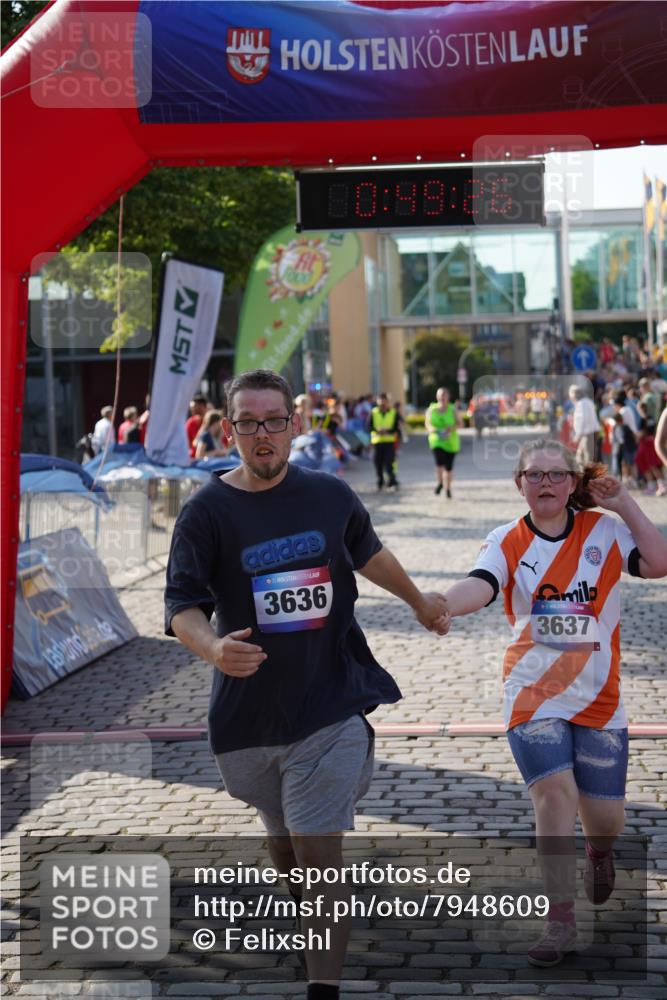 13.06.2025 - Holstenköstenlauf Felixshl http://msf.ph/oto/7948609 13.06.2025 18:19:27 Laufen 3636, 3637 meine-sportfotos.de