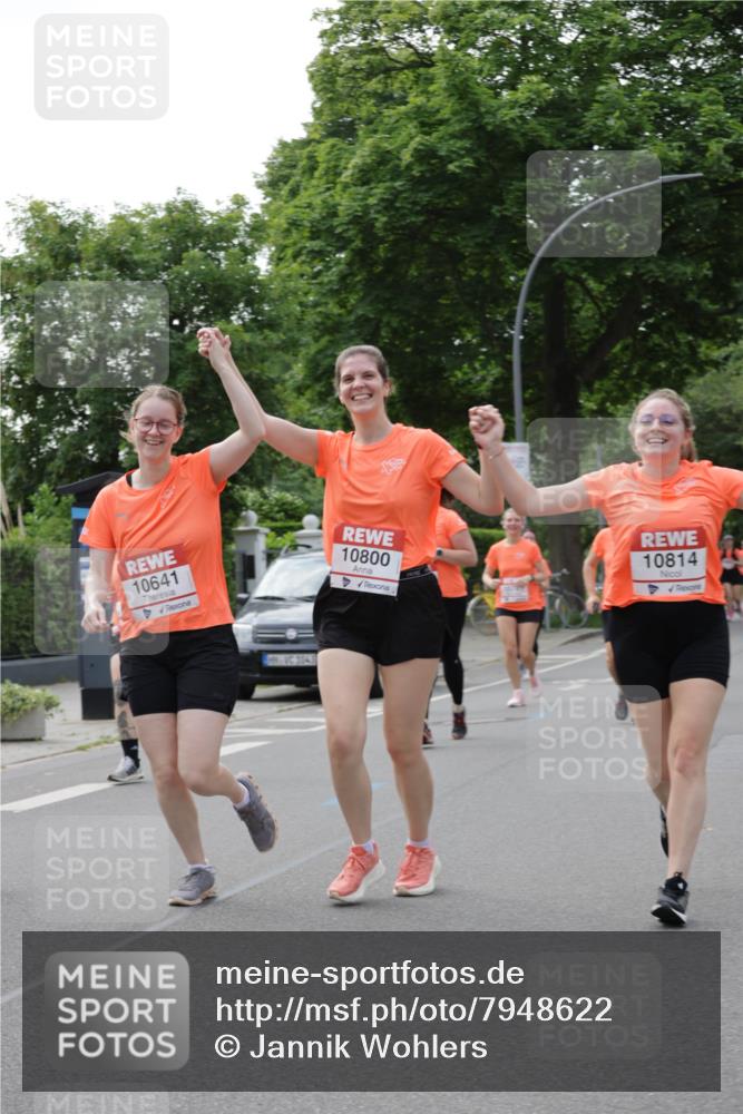 15.06.2025 - REWE Women's Run Jannik Wohlers http://msf.ph/oto/7948622 15.06.2025 08:31:09 Laufen 10641, 1043, 10800, 10814 meine-sportfotos.de