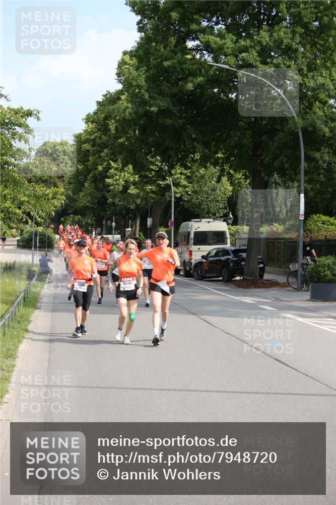 15.06.2025 - REWE Women's Run Jannik Wohlers http://msf.ph/oto/7948720 15.06.2025 09:47:26 Laufen 10086, 10085 meine-sportfotos.de