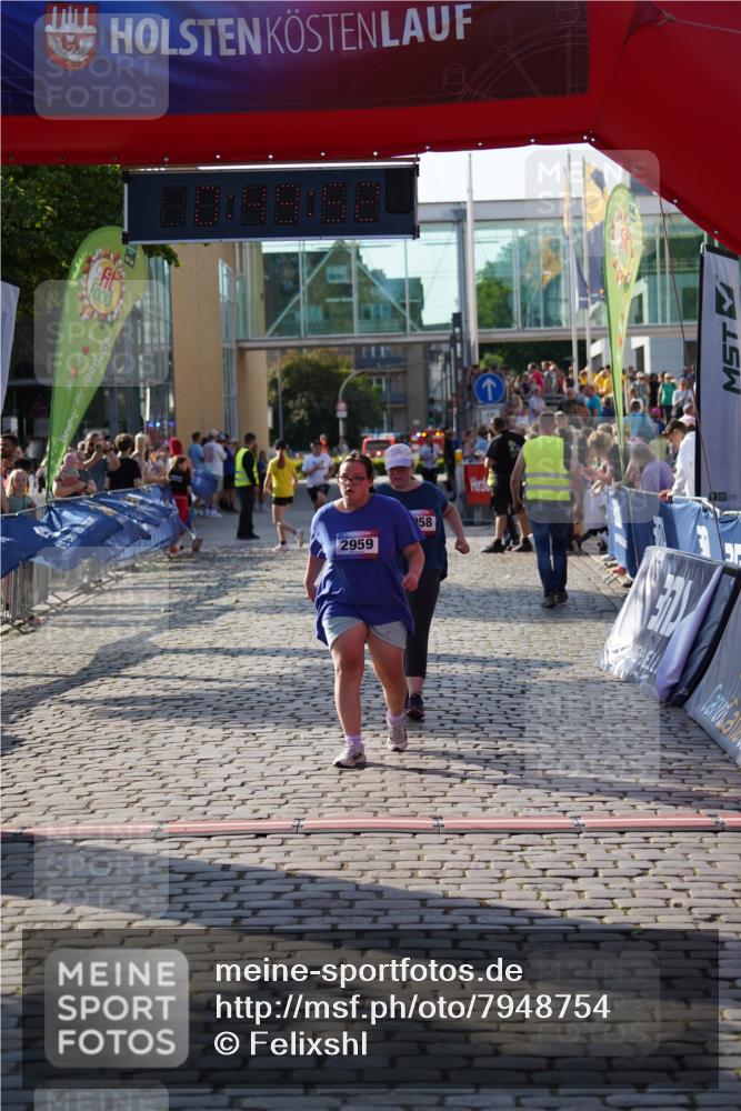 13.06.2025 - Holstenköstenlauf Felixshl http://msf.ph/oto/7948754 13.06.2025 18:19:53 Laufen 2958, 2959 meine-sportfotos.de