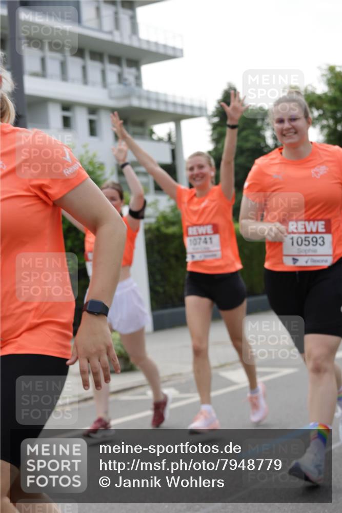15.06.2025 - REWE Women's Run Jannik Wohlers http://msf.ph/oto/7948779 15.06.2025 08:31:14 Laufen 10741, 10593 meine-sportfotos.de