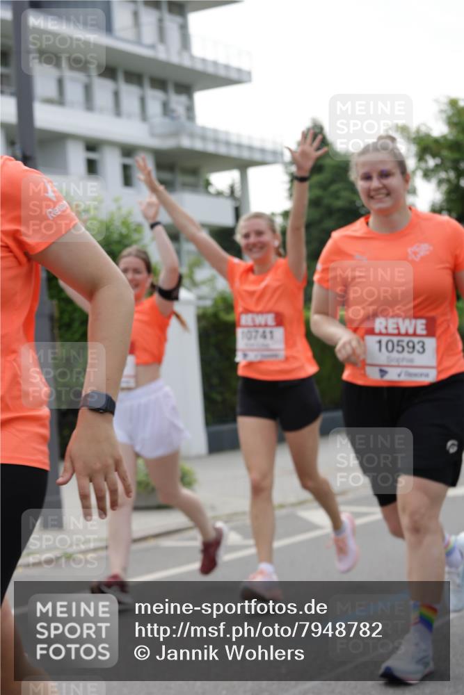 15.06.2025 - REWE Women's Run Jannik Wohlers http://msf.ph/oto/7948782 15.06.2025 08:31:15 Laufen 10741, 10593 meine-sportfotos.de