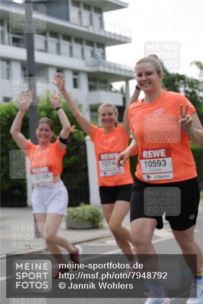 15.06.2025 - REWE Women's Run Jannik Wohlers http://msf.ph/oto/7948792 15.06.2025 08:31:15 Laufen 1074, 10593, 10195 meine-sportfotos.de