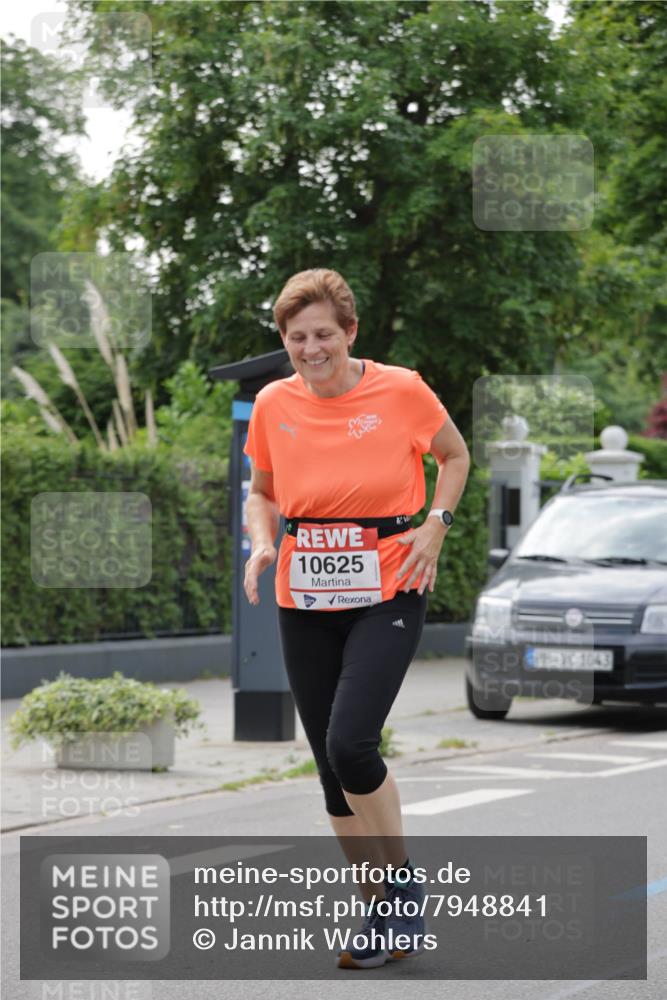 15.06.2025 - REWE Women's Run Jannik Wohlers http://msf.ph/oto/7948841 15.06.2025 08:31:17 Laufen 10625, 1043 meine-sportfotos.de