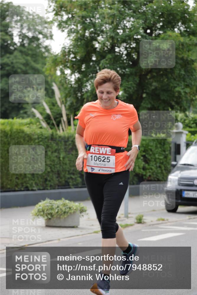 15.06.2025 - REWE Women's Run Jannik Wohlers http://msf.ph/oto/7948852 15.06.2025 08:31:18 Laufen 10625 meine-sportfotos.de
