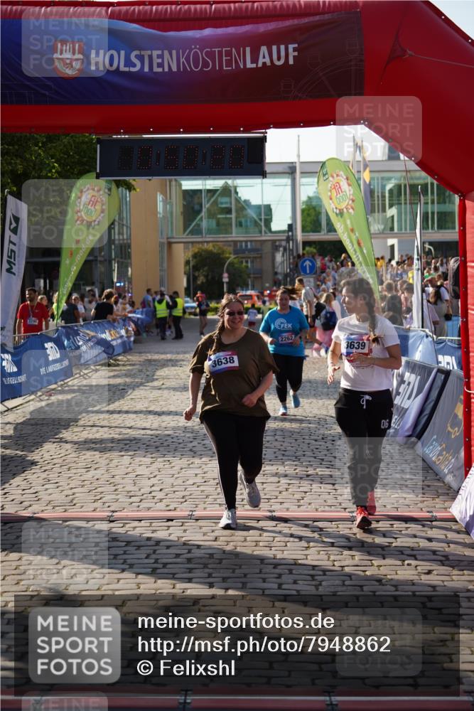 13.06.2025 - Holstenköstenlauf Felixshl http://msf.ph/oto/7948862 13.06.2025 18:20:22 Laufen 2262, 3638, 3639 meine-sportfotos.de
