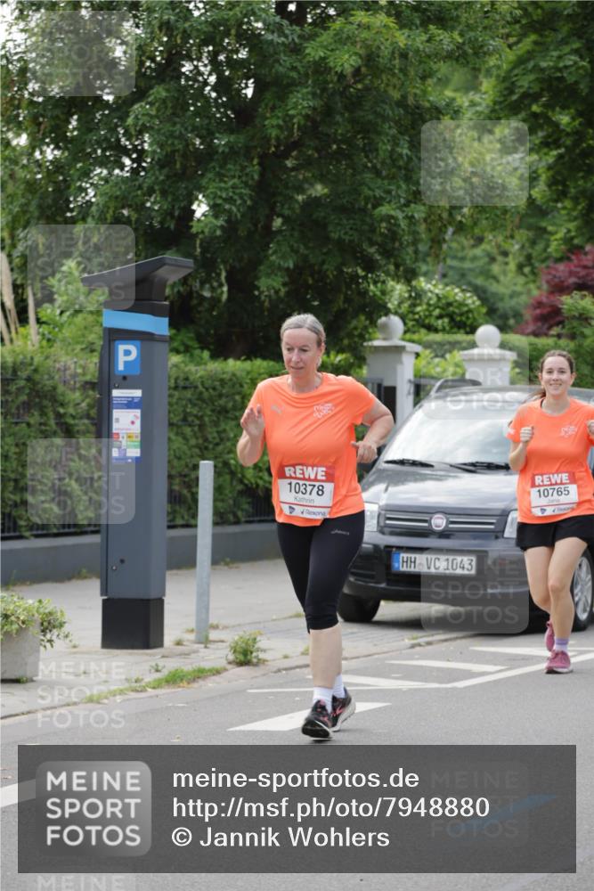 15.06.2025 - REWE Women's Run Jannik Wohlers http://msf.ph/oto/7948880 15.06.2025 08:31:21 Laufen 10378, 1043, 10765 meine-sportfotos.de