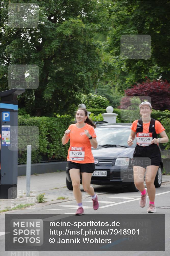 15.06.2025 - REWE Women's Run Jannik Wohlers http://msf.ph/oto/7948901 15.06.2025 08:31:22 Laufen 10765, 1043, 10554 meine-sportfotos.de