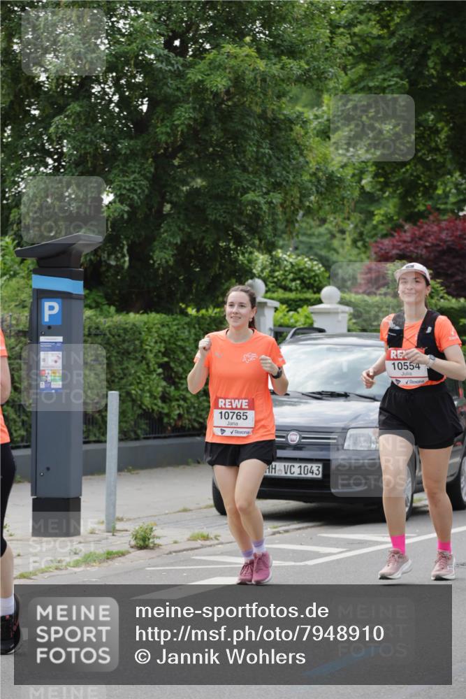 15.06.2025 - REWE Women's Run Jannik Wohlers http://msf.ph/oto/7948910 15.06.2025 08:31:22 Laufen 10765, 1043, 10554 meine-sportfotos.de