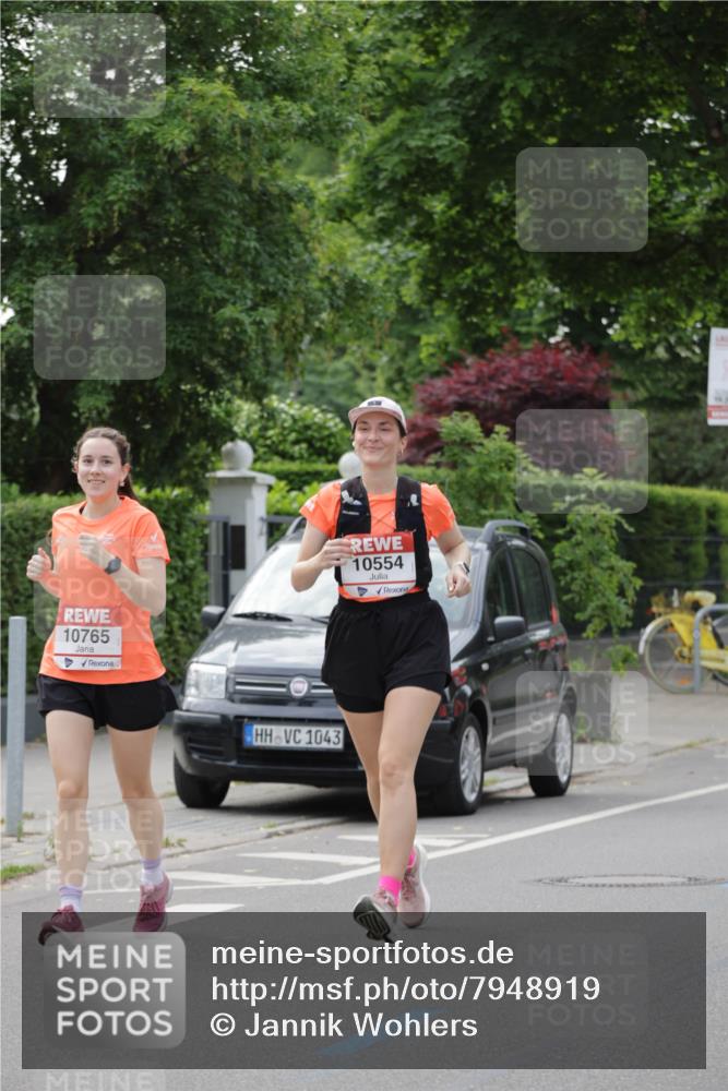 15.06.2025 - REWE Women's Run Jannik Wohlers http://msf.ph/oto/7948919 15.06.2025 08:31:23 Laufen 10765, 1043, 10554 meine-sportfotos.de