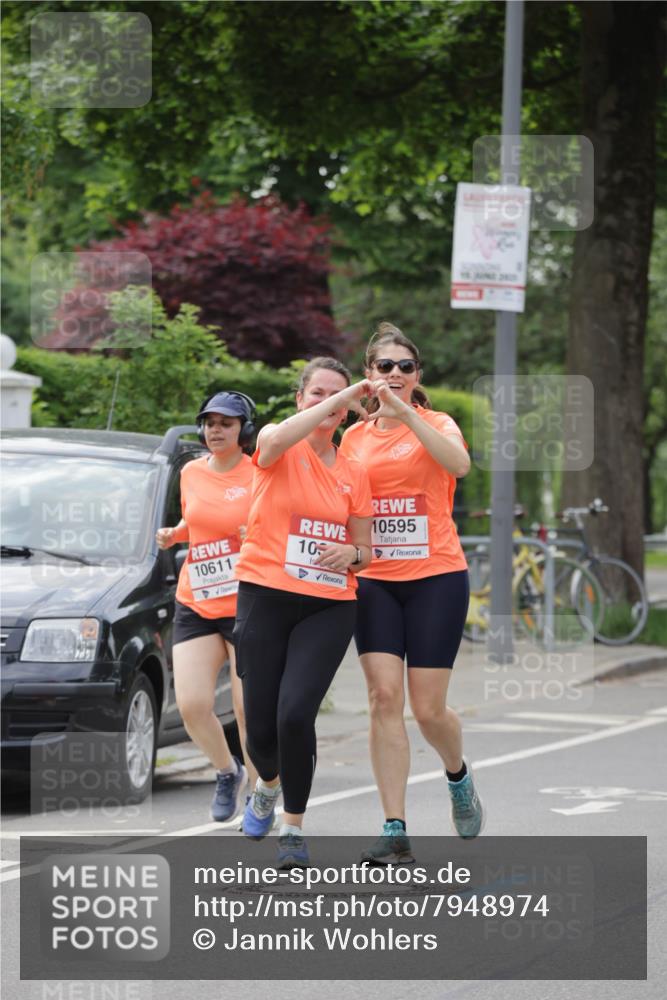 15.06.2025 - REWE Women's Run Jannik Wohlers http://msf.ph/oto/7948974 15.06.2025 08:31:25 Laufen 10595, 10611, 10 meine-sportfotos.de