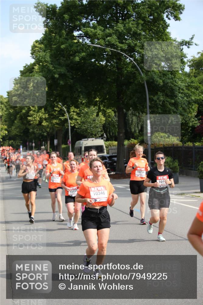 15.06.2025 - REWE Women's Run Jannik Wohlers http://msf.ph/oto/7949225 15.06.2025 09:47:53 Laufen 10155, 10346, 101 meine-sportfotos.de